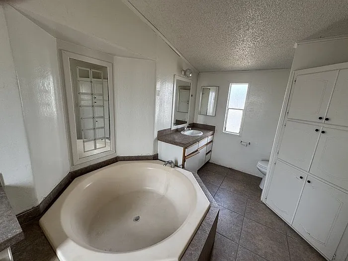 13729 W Maryland Ave — Photo 14