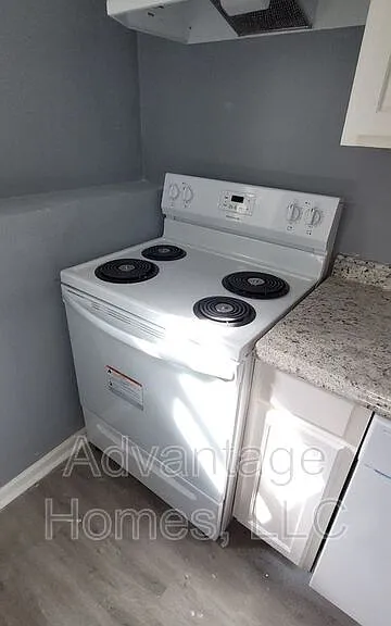 700 N 70th St — Photo 13