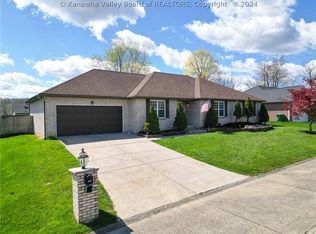 104 Mulberry Dr, Hurricane, WV 25526