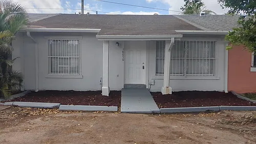 18050 NW 41st Pl Photo 1
