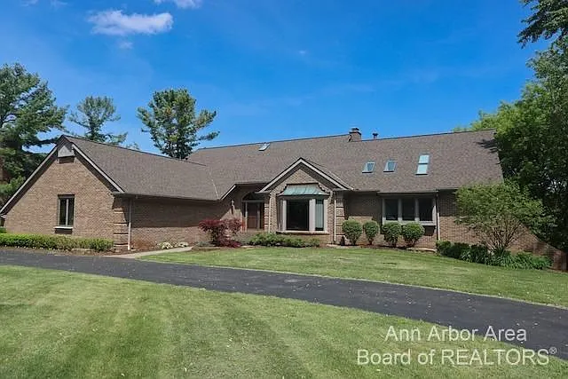 3668 Creekside Ct photo 1