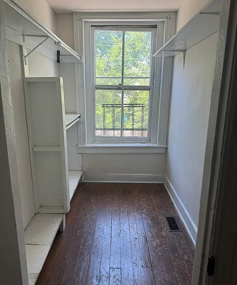 405 N Madison St — Photo 3