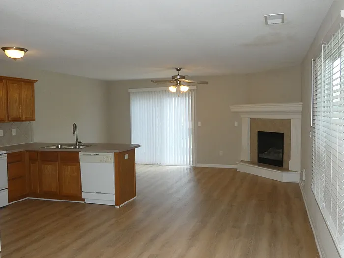 3 bed, 2.5 bath, 1512 sqft, $1,700 — Photo 4
