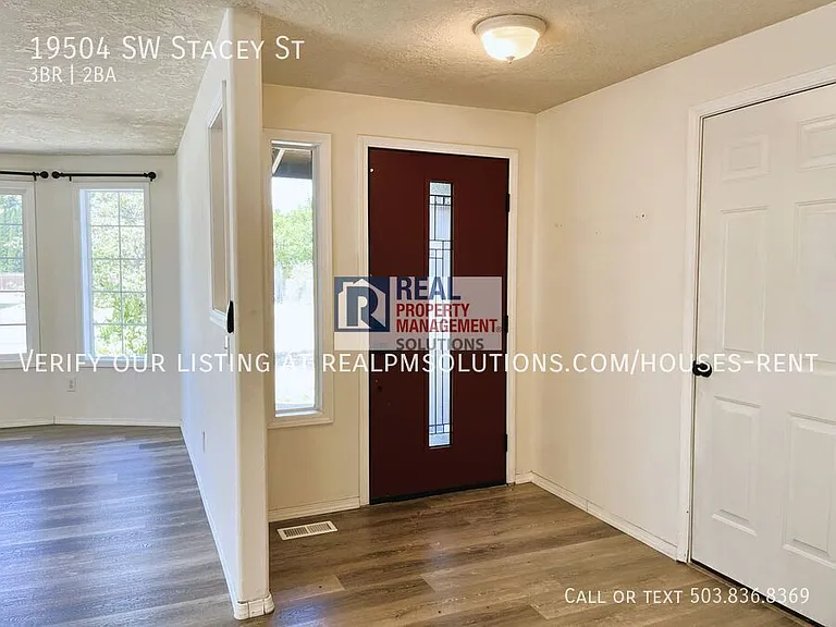19504 SW Stacey St — Photo 2