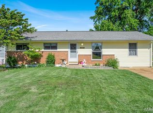 3027 Copenhagen Dr, Saint Louis, MO 63125