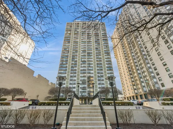 5733 N Sheridan Rd APT 28C, Chicago, IL 60660