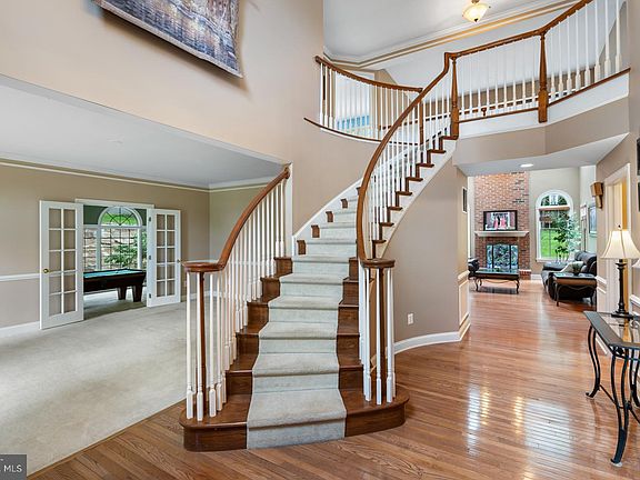 5th image of 105 Pembrooke Cir