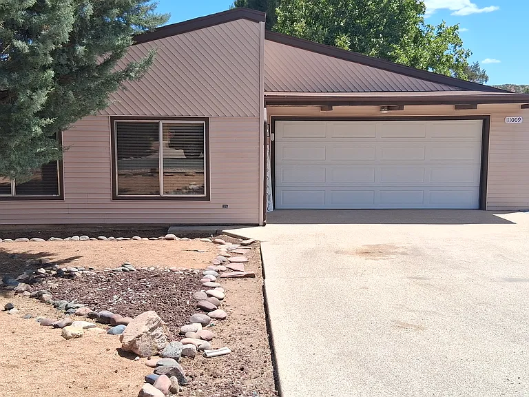 11009 E Lariat Ln — Photo 1