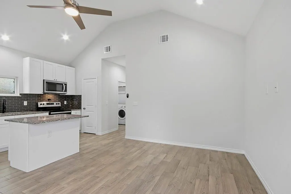 3 bed, 2.0 bath, $1,700 — Photo 4