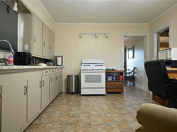 4th image of 156 Juneau Ln