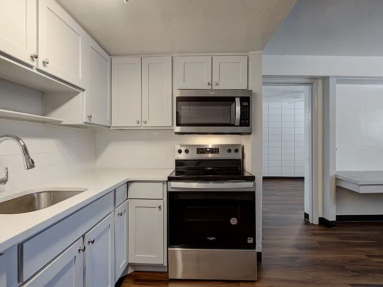 1325 W Lindsey St — Photo 37