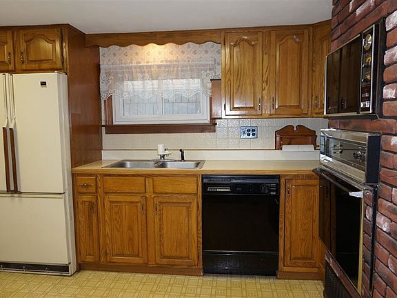 3rd image of 31 Garden St