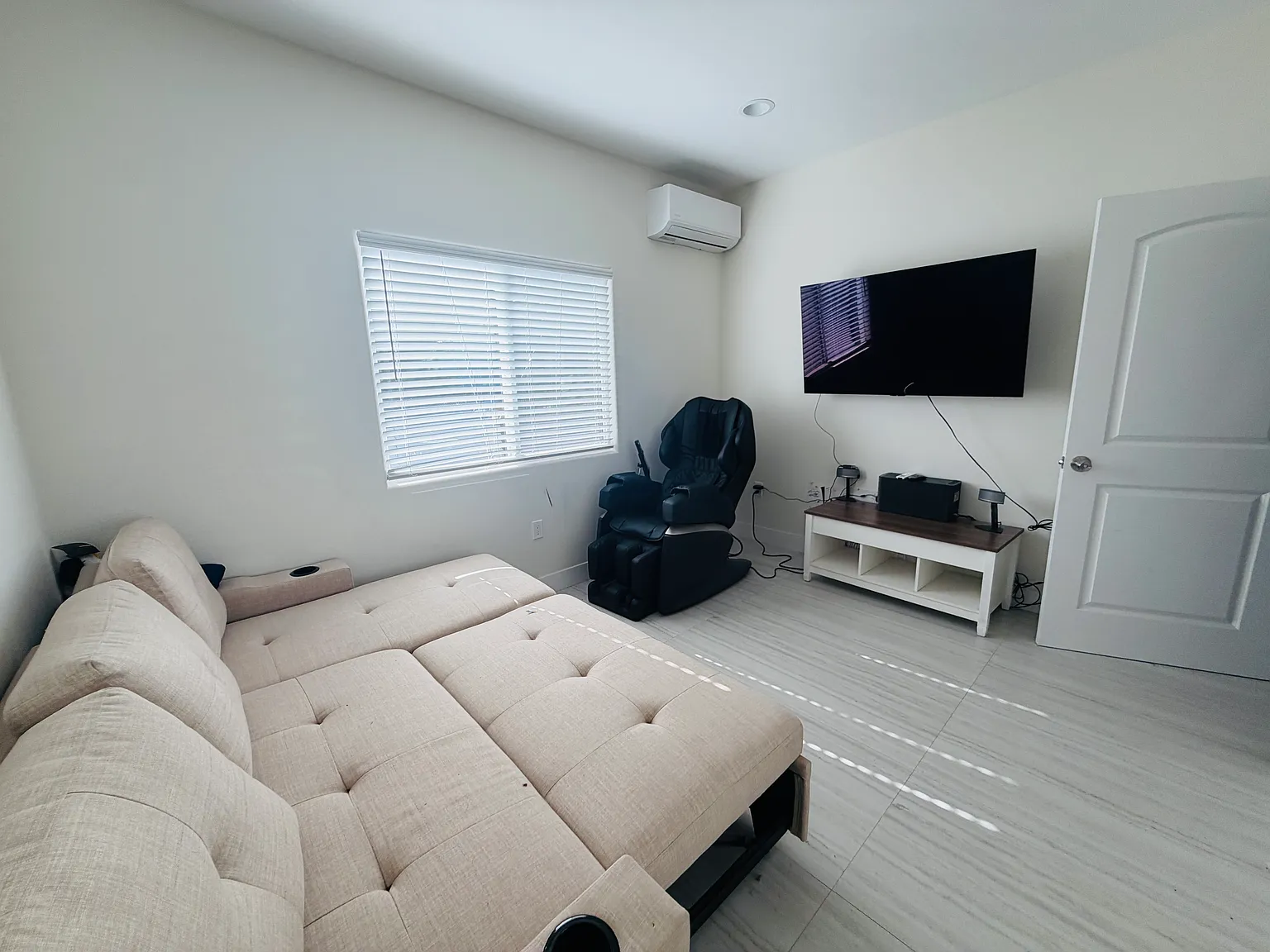 2 bed, 750 sqft, $3,000 — Photo 4