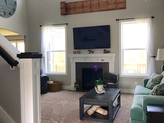Living Room - 18ft. ceilings