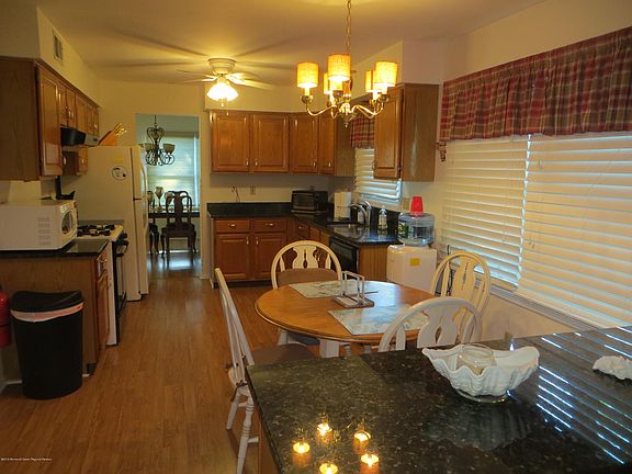4th image of 225 Cloverdale Dr #1000