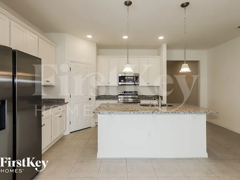 585 Crown Rose Dr — Photo 6