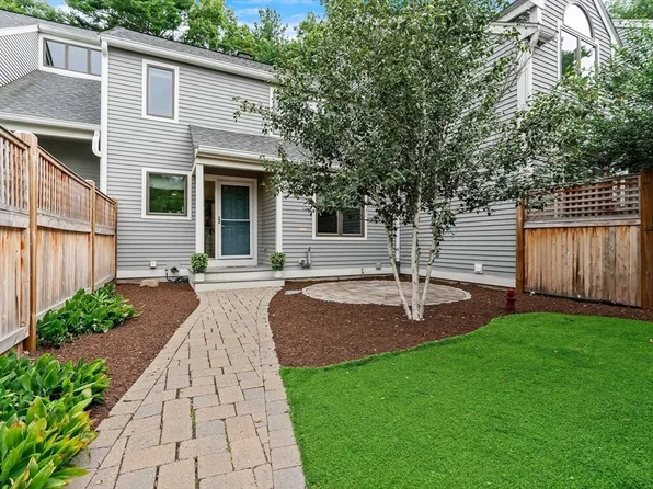 93 Hillside Dr Unit 93, Wayland, MA 01778