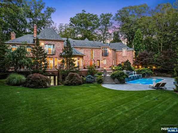 47 Fox Hedge Rd, Saddle River, NJ 07458