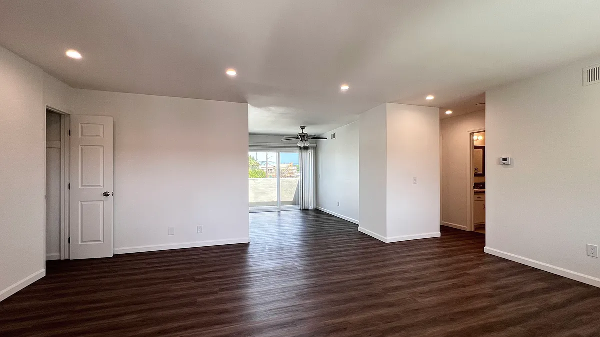 Building Photo - 1350 N Cambridge St #14