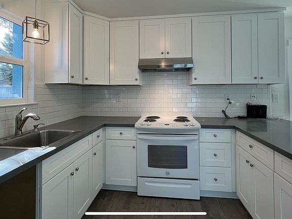 5th image of 5995 Southwind Dr