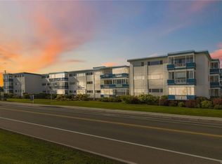 9560 5th St #207, Sidney, BC V8L2W5