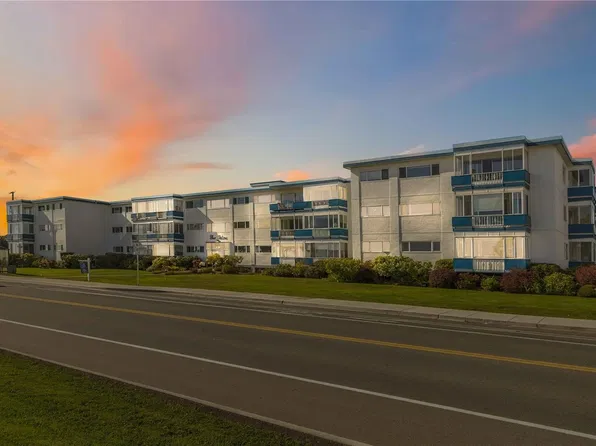 9560 5th St #207, Sidney, BC V8L 2W5