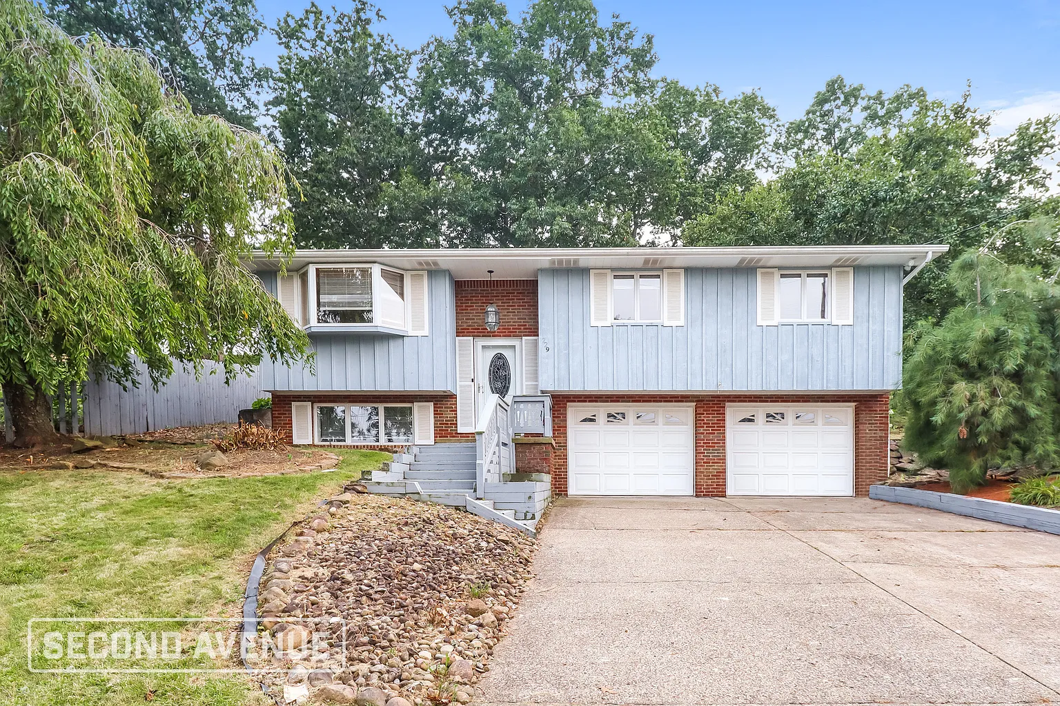 229 Columbia Dr photo 1