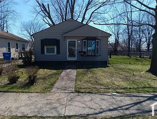13754 Hendricks Ave — Photo 1