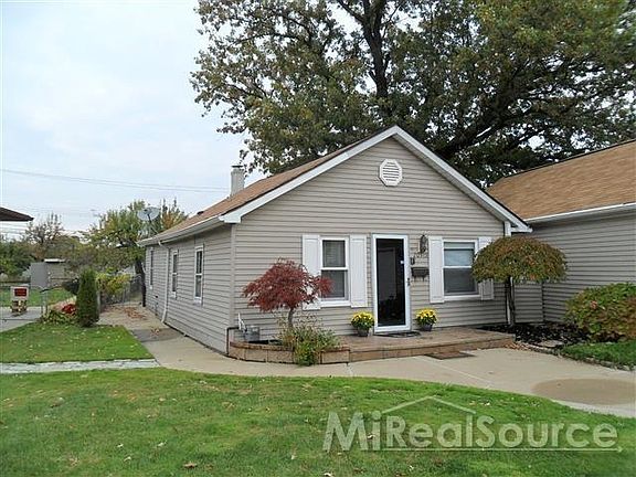2nd image of 20915 Saint Gertrude St
