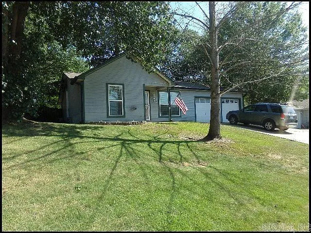 3 bed, 2.0 bath, 1206 sqft, $1,495 — Photo 2
