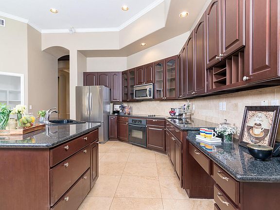 4th image of 311 E Wildwood Dr