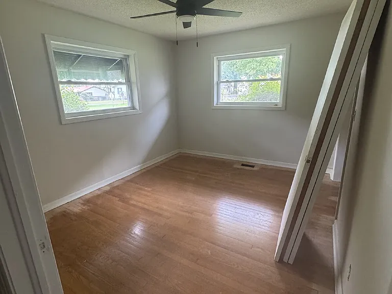 61 Rains Ave SE — Photo 5