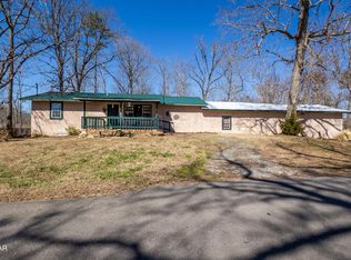 810 Snapdragon Rd, Sevierville, TN 37876