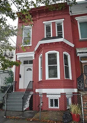 118 Clinton Ave Photo 1