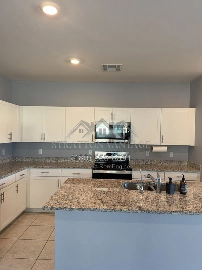 4 bed, 3.0 bath, 1913 sqft, $2,295 — Photo 2