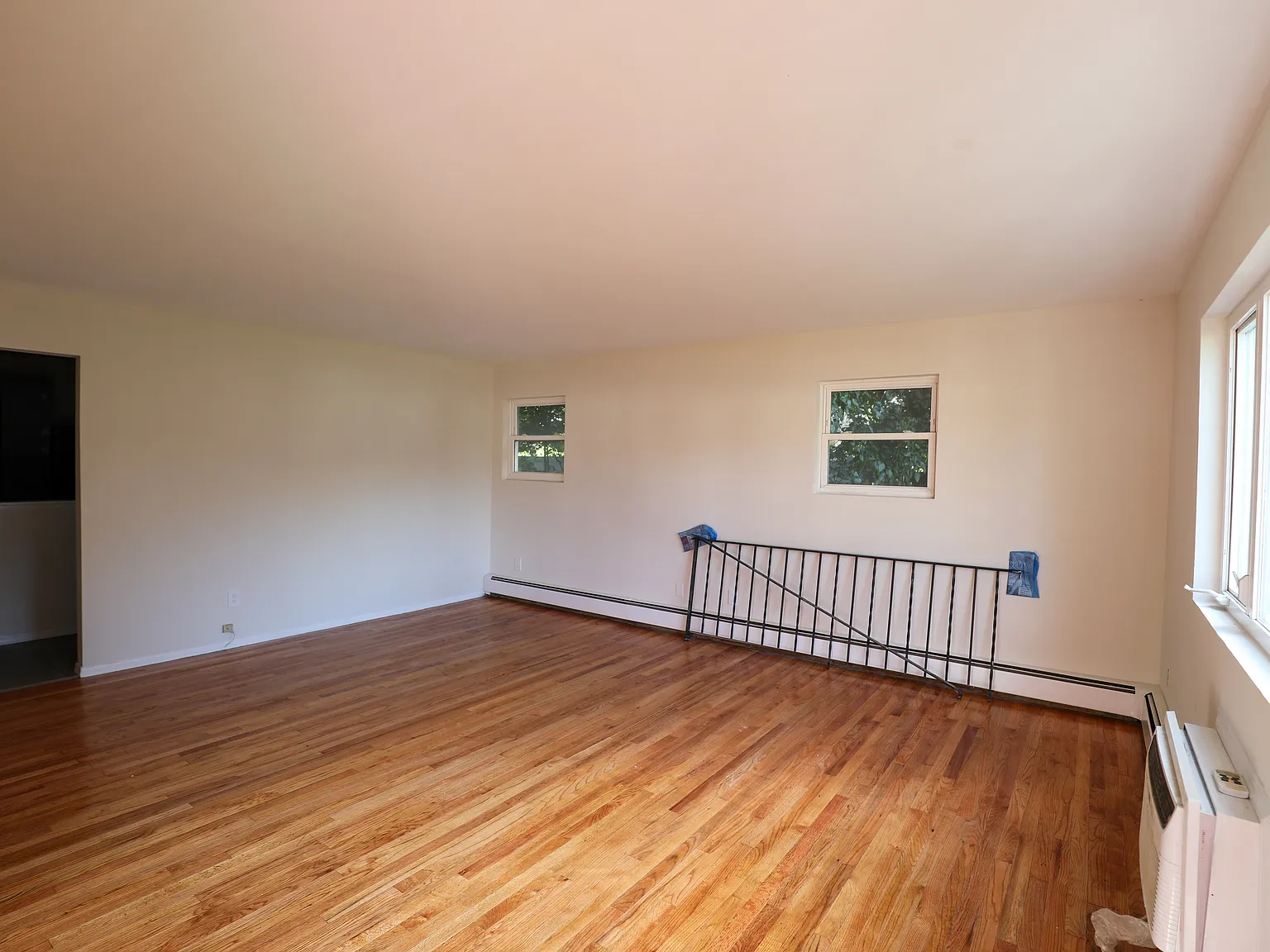 3 bed, 1.5 bath, 1550 sqft, $2,500 — Photo 3