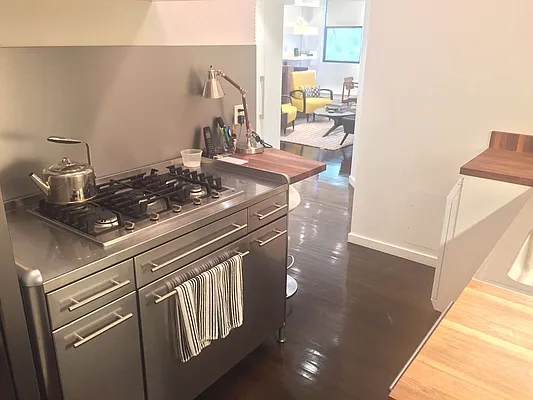 Rented by Manhattan Realty Group | media 16