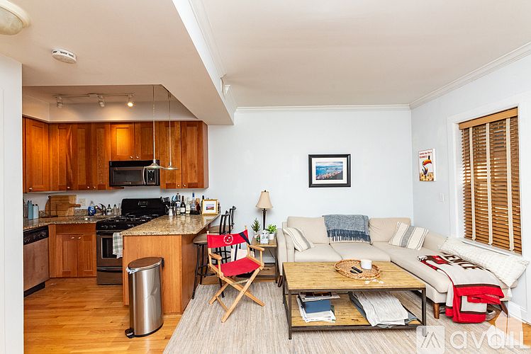 1st image of 2243 N Lincoln Ave #1F