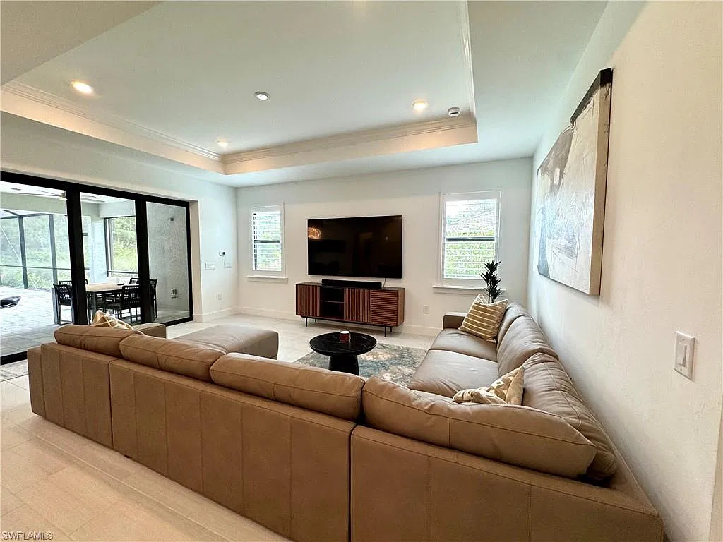 3 bed, 3.0 bath, 2139 sqft, $6,500 — Photo 4
