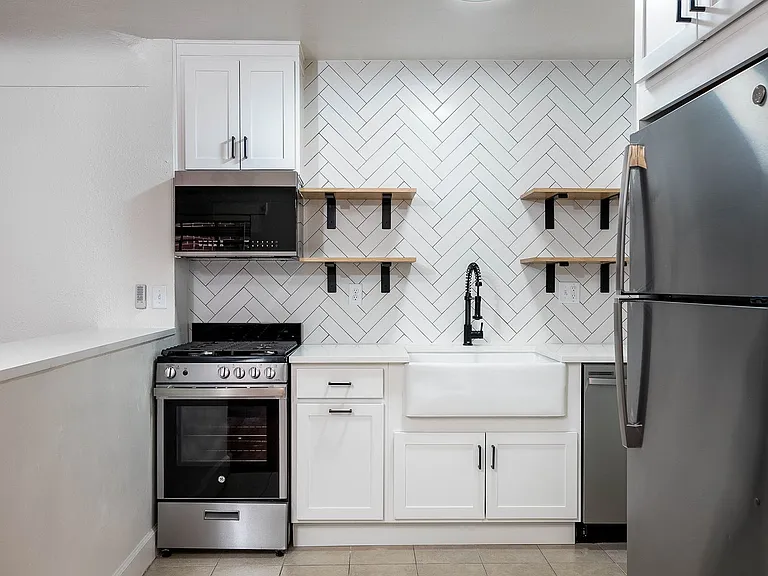 661 N Pearl St — Photo 21
