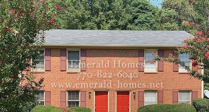 1st image of 415 Lexington Dr
