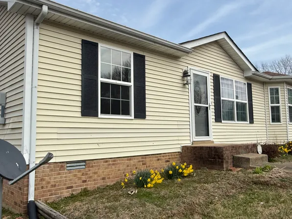 1101 Rebecca Dr, Burns, TN 37029