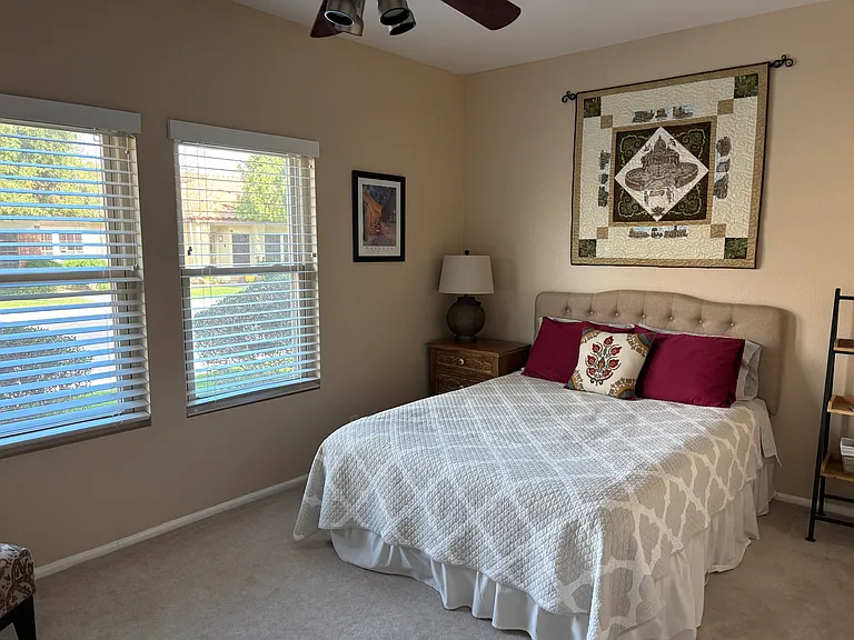 907 E Vaughn Ave — Photo 5