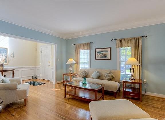 5th image of 6009 Glen Abbey Dr