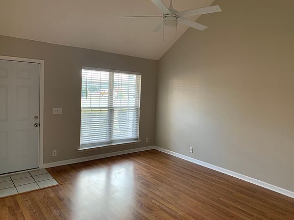 3rd image of 652 Potomac Pl