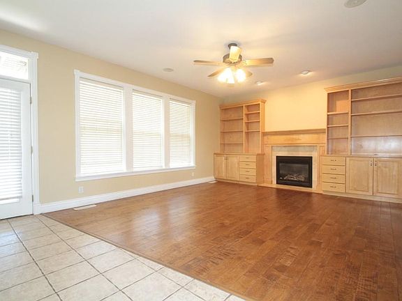 3rd image of 257 Georgetown Ct