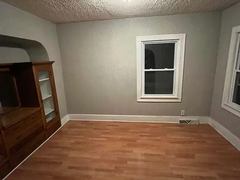 2821 W Concordia Ave — Photo 10