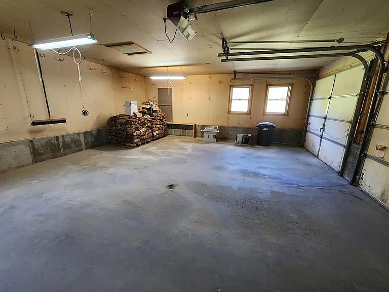 109 N Hollow Rd — Photo 35