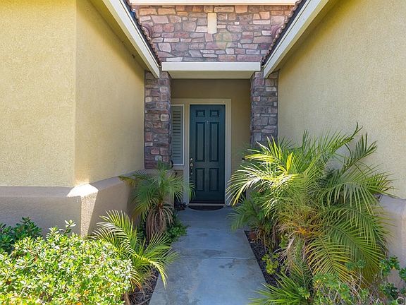 5th image of 34181 Nandina Ct