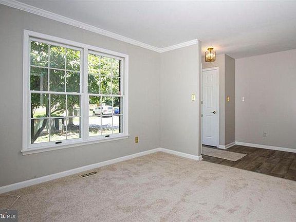 3rd image of 1233 Kirby Cir